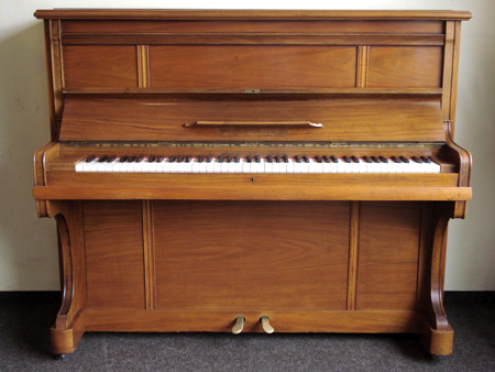 Schweizer Markenklavier