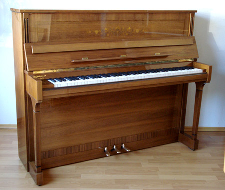 Schweizer Markenklavier